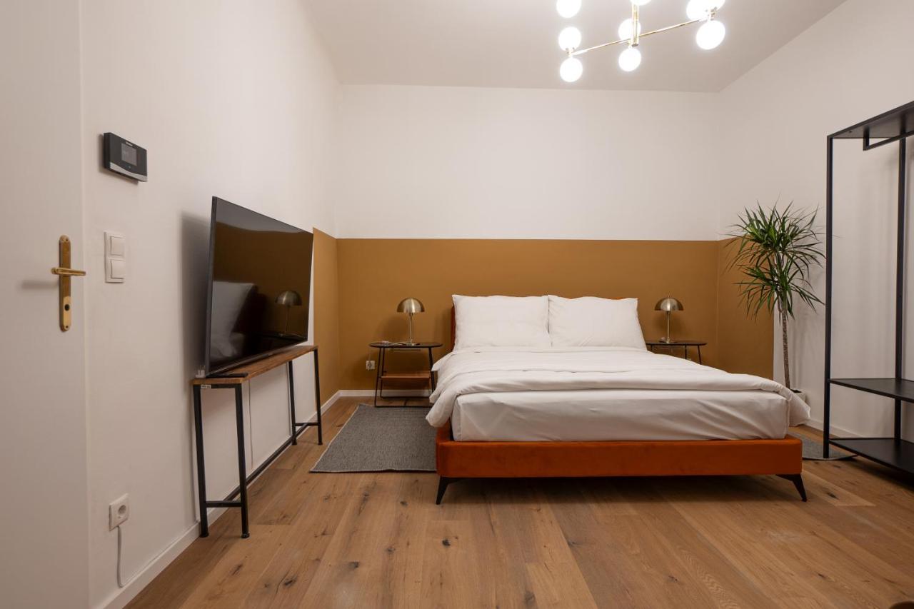 Stylish Central 1-Bedroom Apartment With A Terrace Viena Exterior foto