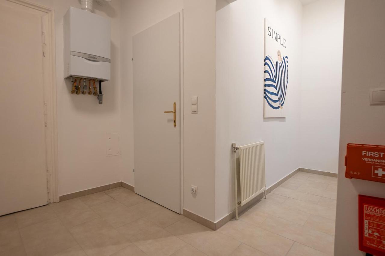 Stylish Central 1-Bedroom Apartment With A Terrace Viena Exterior foto